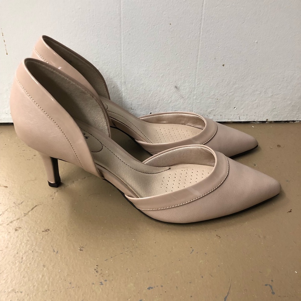 Life stride Nude Pointed Toe Heels